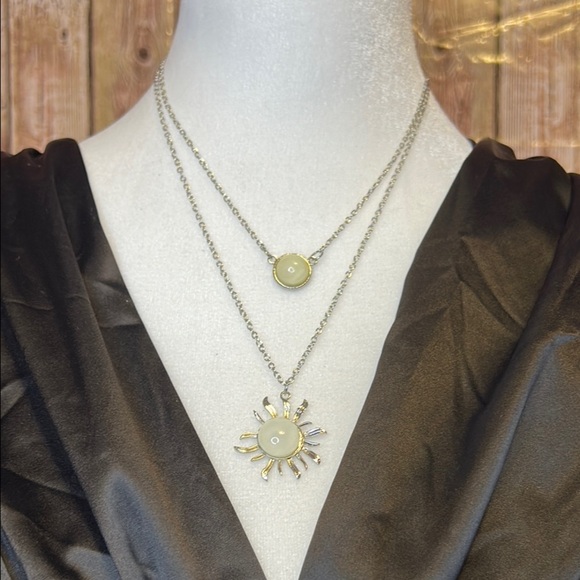 Earthquake necklace Moon Sun Elegant Silver Sun Pendant Necklace Set - Picture 1 of 5
